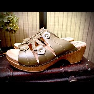 DANSKO Mules 37 (7) Serena Waxy SAGE Like NEW!